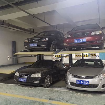Hoogwaardige enkelfasige vierkolommen motorlift met een maximale snelheid van 4 inch per minuut en een maximale druk van 2